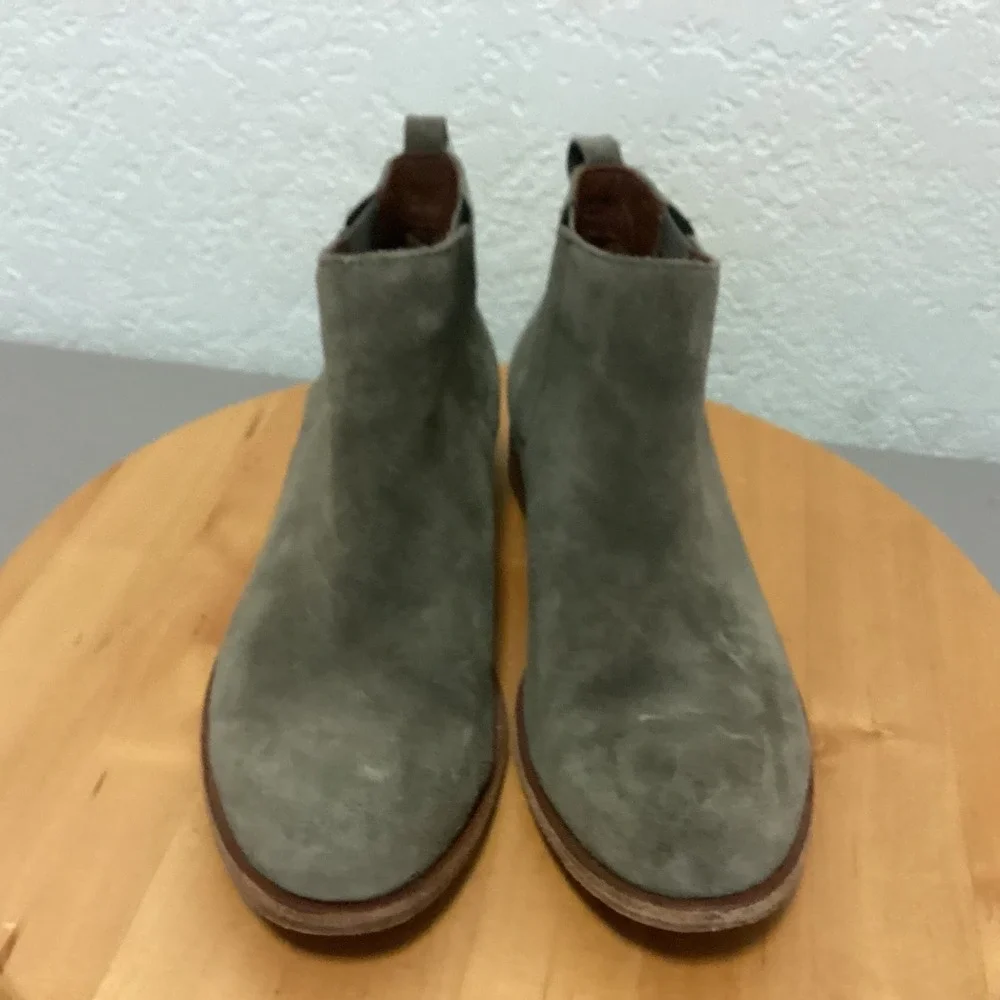 Kork-Ease Ankle Boots Womens 8.5  Gray Suede Low Stacked‎ Heel Chelsea